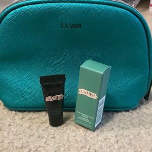 La Mer Skincare Serum with Turquoise Bag